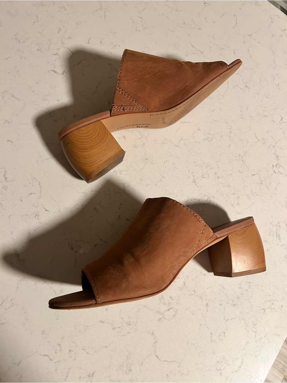 🍀Lucky Brand Nicholia Brown Leather Mules Sandals Chunky Block Heel - Picture 8 of 16